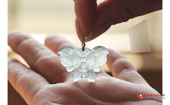 玉器精品 蝴蝶造型的翡翠