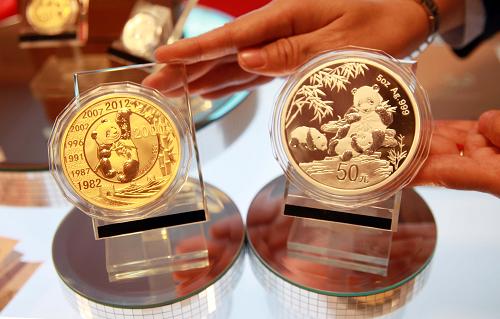 中国熊猫金币发行30周年金银纪念币”昨日发行
