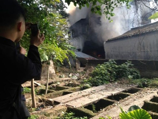 广东汕头军机坠毁:一小型军用直升机失事 驾驶