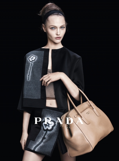 prada(普拉达)2013 春夏系列的广告硬照