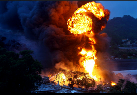 珠海某地下黑油站油罐炸上天冒出蘑菇云