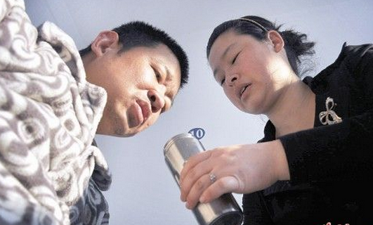 爱的力量:女子坚守一年唤醒植物人丈夫