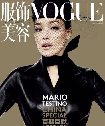 《vogue》2013年12月封面,这身造型黑漆漆一片,只突出了这位明星的