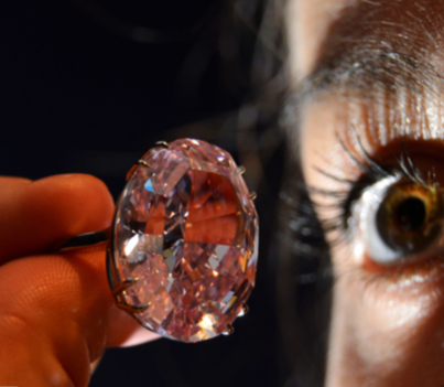 59.60克拉粉色钻石拍出8300万美元