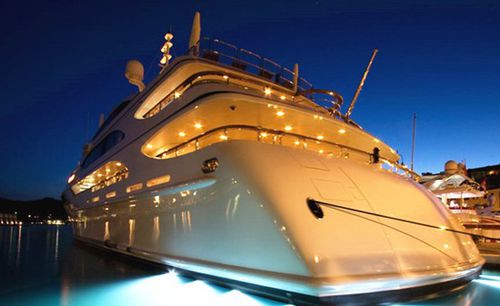 私人游艇：顶级富豪的海上生活
