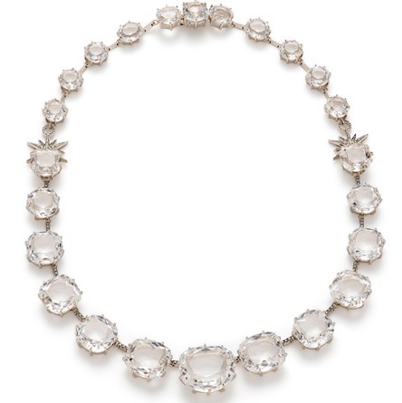 《来自星星的你》中千颂伊佩戴H.Stern珠宝品牌