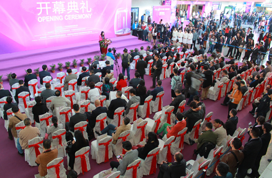 世界酒商齐聚国际名酒展 场馆酒香四溢