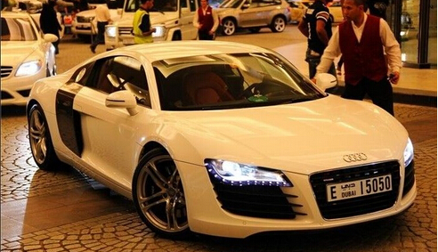 全宇宙最奢侈警局 迪拜警察巡逻都用超级跑车