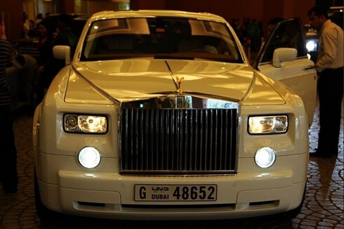 全宇宙最奢侈警局 迪拜警察巡逻都用超级跑车