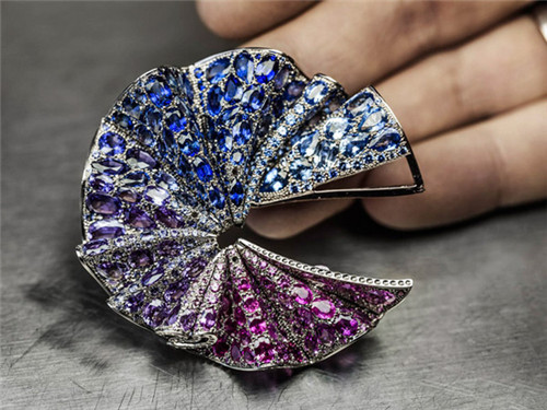 Dior(迪奥):从服装延伸到珠宝的高级定制盛会