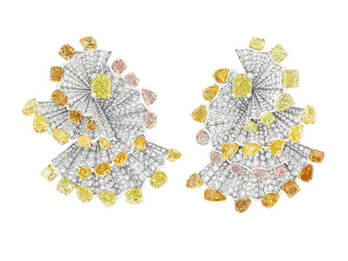 Dior(迪奥):从服装延伸到珠宝的高级定制盛会