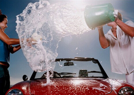 汽车知识：夏季洗车需避开的五大误