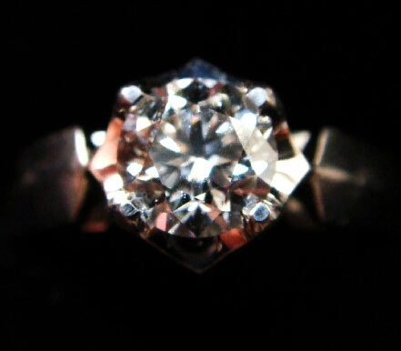 很多人都喜欢钻石,可是并不知道什么是钻石纯度和钻石纯度等级.
