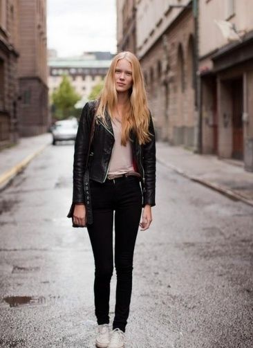 初秋女生<a href='http://www.china1f.com' target='_blank'><a href='http://www.china1f.com' target='_blank'><a href='http://www.china1f.com' target='_blank'>服装</a></a></a>搭配:黑色皮夹克怎么搭配?