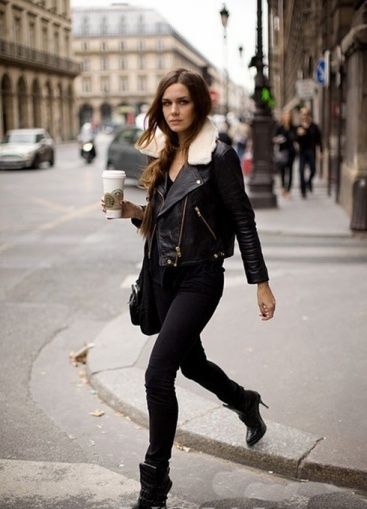 初秋女生<a href='http://www.china1f.com' target='_blank'><a href='http://www.china1f.com' target='_blank'><a href='http://www.china1f.com' target='_blank'>服装</a></a></a>搭配:黑色皮夹克怎么搭配?