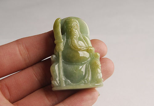 翡翠成珠宝行业的重头戏 翡翠迅速成为珠宝市场重头戏