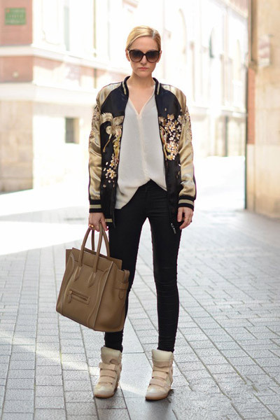 外套改马甲猜一成语_一图一成语猜答案大全