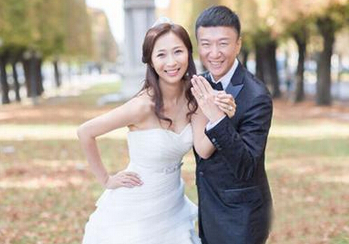 孙红雷结婚现场曝光 豪车高调“逛街”婚照奢华而大气