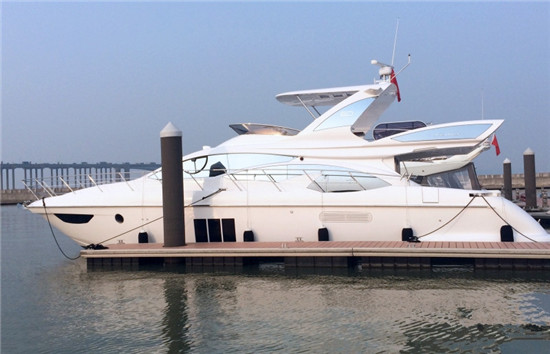 辛普森成功交付广州第一艘「Azimut60」游艇