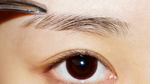 尺子修眉实用图解 韩式一字眉怎么修?