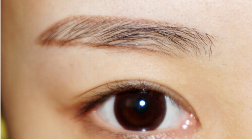 尺子修眉实用图解 韩式一字眉怎么修?