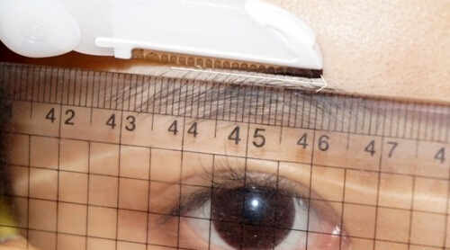 尺子修眉实用图解 韩式一字眉怎么修?