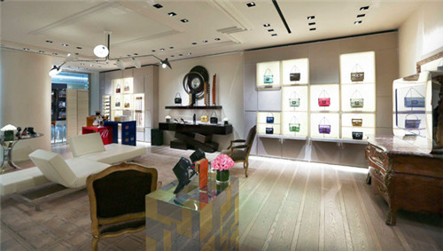 roger vivier(罗杰维维亚)举办风格艺术摄影展览