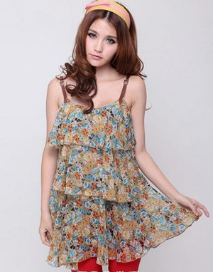 吊带裙怎么穿内衣图解_女款吊带裙裁剪图解(3)