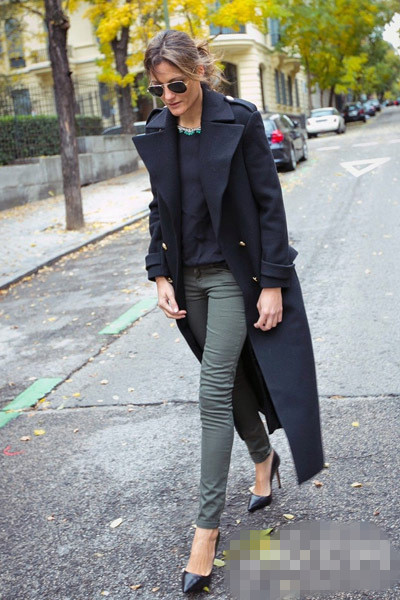 女士<a href='http://www.china1f.com' target='_blank'><a href='http://www.china1f.com' target='_blank'>服装</a></a>流行趋势 长款风衣飘逸有型