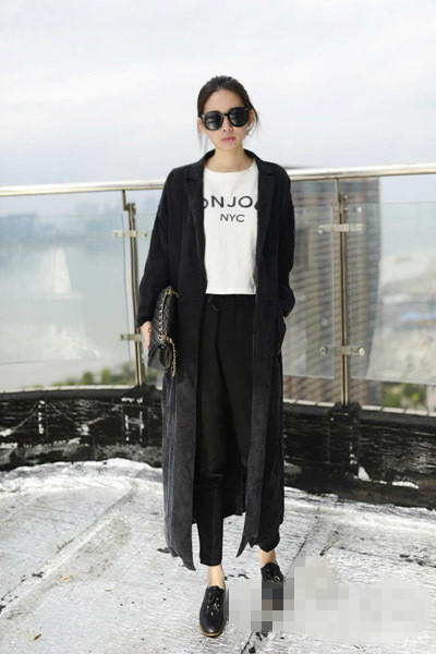 黑色的长风衣_黑色长款风衣搭配图片(2)