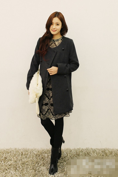 秋冬<a href='http://www.china1f.com' target='_blank'>服装</a>搭配技巧示范 黑色系大衣展风采