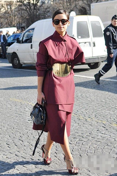 冬装外套穿衣搭配技巧示范 有腰才能有未来