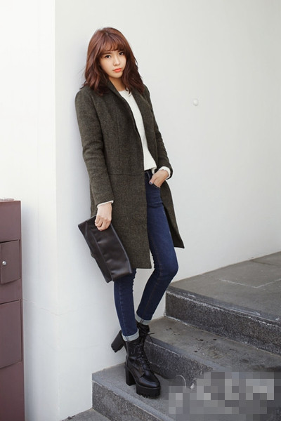 秋冬<a href='http://www.china1f.com' target='_blank'>服装</a>搭配技巧示范 黑色系大衣展风采