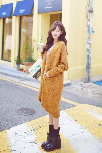 秋冬<a href='http://www.china1f.com' target='_blank'>服装</a>流行趋势示范 毛衣开衫长款显高瘦