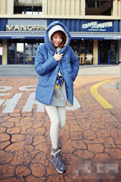羽绒服+运动鞋 活力穿衣搭配技巧暖意融融