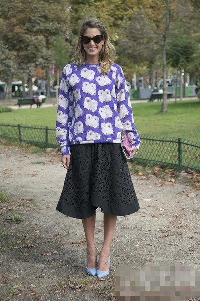 本季<a href='http://www.china1f.com' target='_blank'>服装</a>流行趋势示范:宽松套头衫+半裙