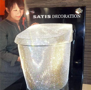 日本惊现千万日元马桶 镶嵌多达7.5万颗水晶