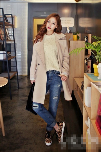 呢子大衣+运动鞋 韩式休闲时尚<a href='http://www.china1f.com' target='_blank'>服装</a>流行趋势