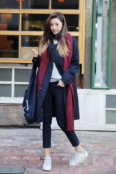 呢子大衣+运动鞋 韩式休闲时尚<a href='http://www.china1f.com' target='_blank'>服装</a>流行趋势