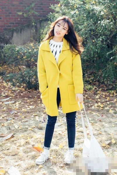 呢子大衣+运动鞋 韩式休闲时尚<a href='http://www.china1f.com' target='_blank'>服装</a>流行趋势