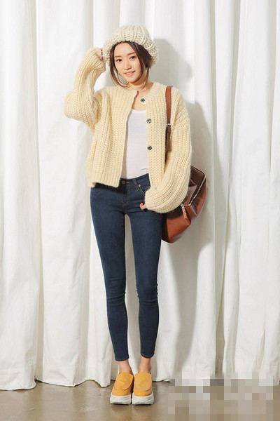 <a href='http://www.china1f.com' target='_blank'>服装</a>流行趋势“夯货” 小脸神器粗针毛线帽