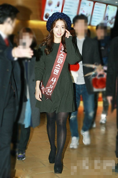 <a href='http://www.china1f.com' target='_blank'>服装</a>流行趋势“夯货” 小脸神器粗针毛线帽