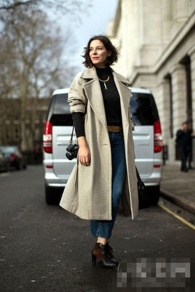 造型轻松up 高领毛衣<a href='http://www.china1f.com' target='_blank'>服装</a>流行趋势示范