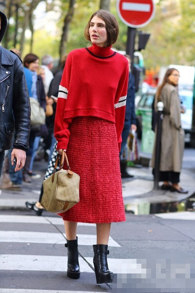 造型轻松up 高领毛衣<a href='http://www.china1f.com' target='_blank'>服装</a>流行趋势示范