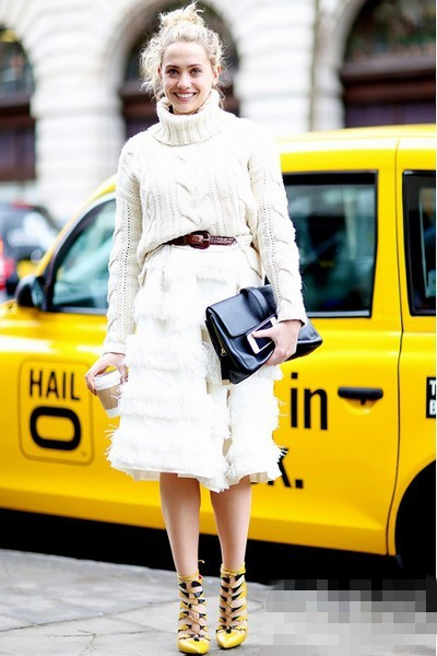 造型轻松up 高领毛衣<a href='http://www.china1f.com' target='_blank'>服装</a>流行趋势示范