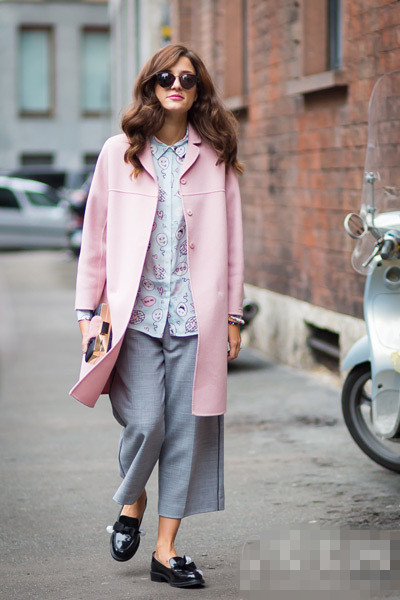 彩色<a href='http://www.china1f.com' target='_blank'>服装</a>流行趋势来袭 让初春心情更明快