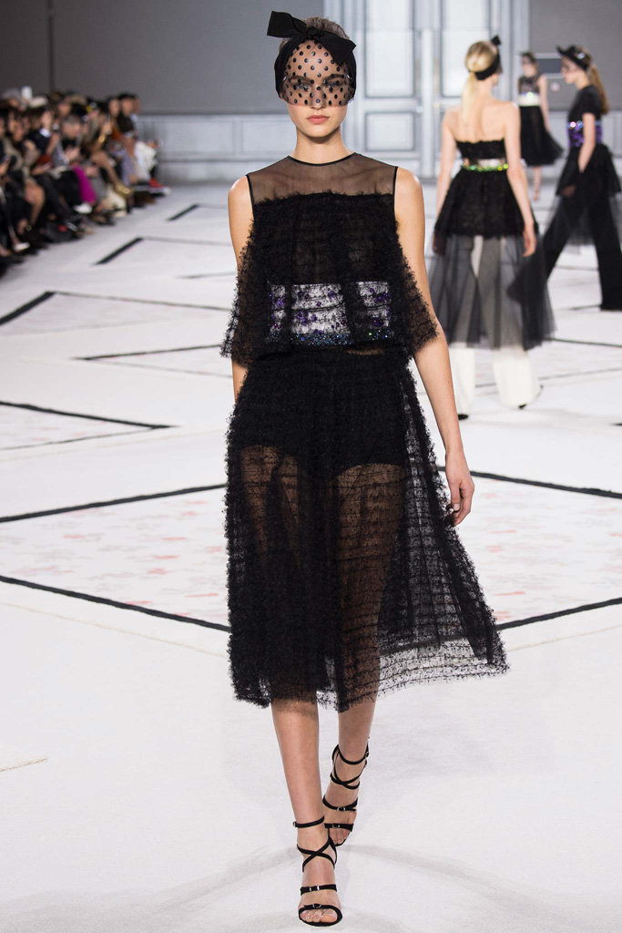 Giambattista Valli <a href='http://www.china1f.com' target='_blank'>服装</a>品牌2015春夏高级定制时装秀