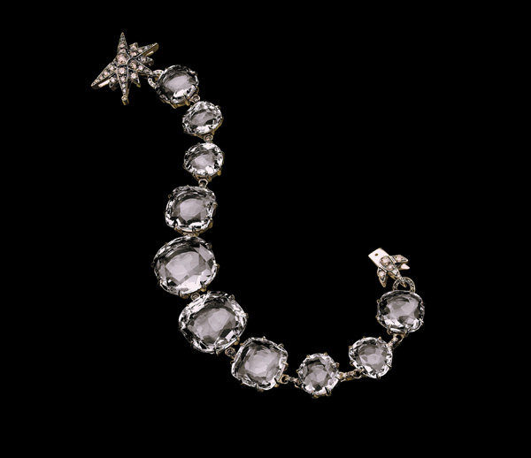 H.Stern Moonlight 系列珠宝设计献礼情人节