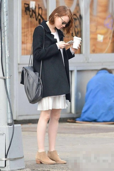 less is more!艾玛·斯通教你简约风穿衣搭配