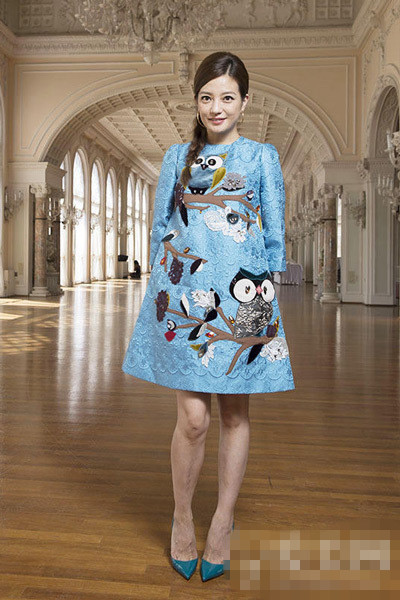 赵薇成阿里第二股东 穿衣搭配“壕”气十足